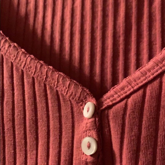 American Eagle Lettuce Hem Top - Picture 3 of 3